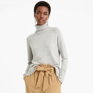 J. Crew Supersoft Side-Slit Merino Wool Turtleneck Sweater Gray – Size Medium